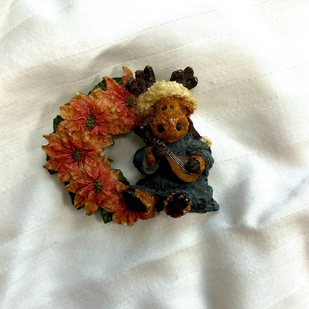 Vintage 2” multicolored resin moose with poinsettia wreath pin brooch Christmas